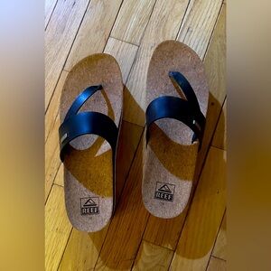 Reef thong sandals size 10 (fits like 9.5).